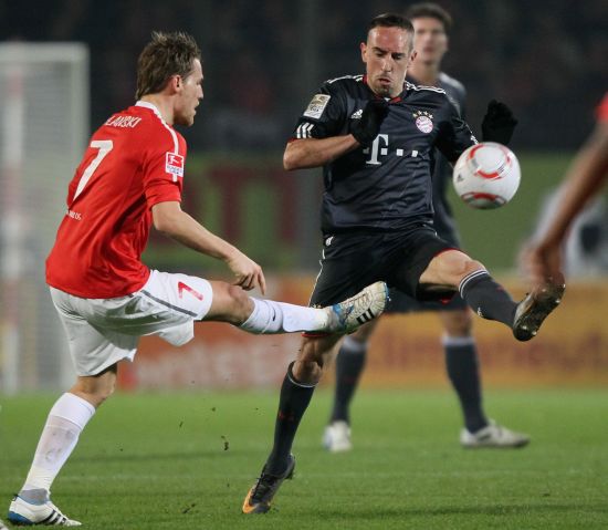 卢伟的背景 卢伟的背景